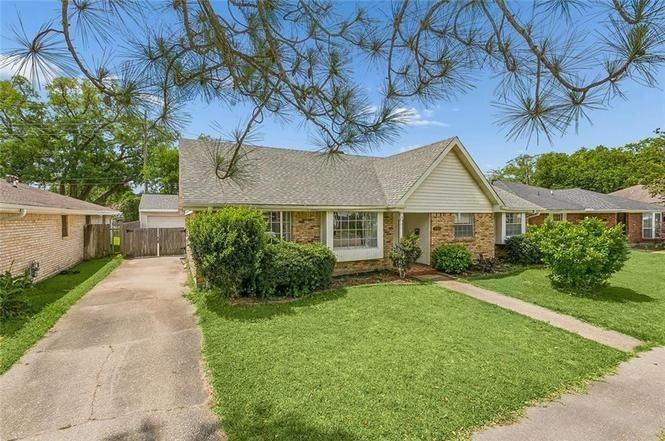 5751 Carlisle Ct - Photo 2 of 28