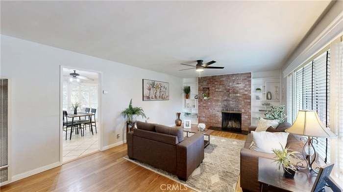 439 Stanford Dr - Photo 3 of 13