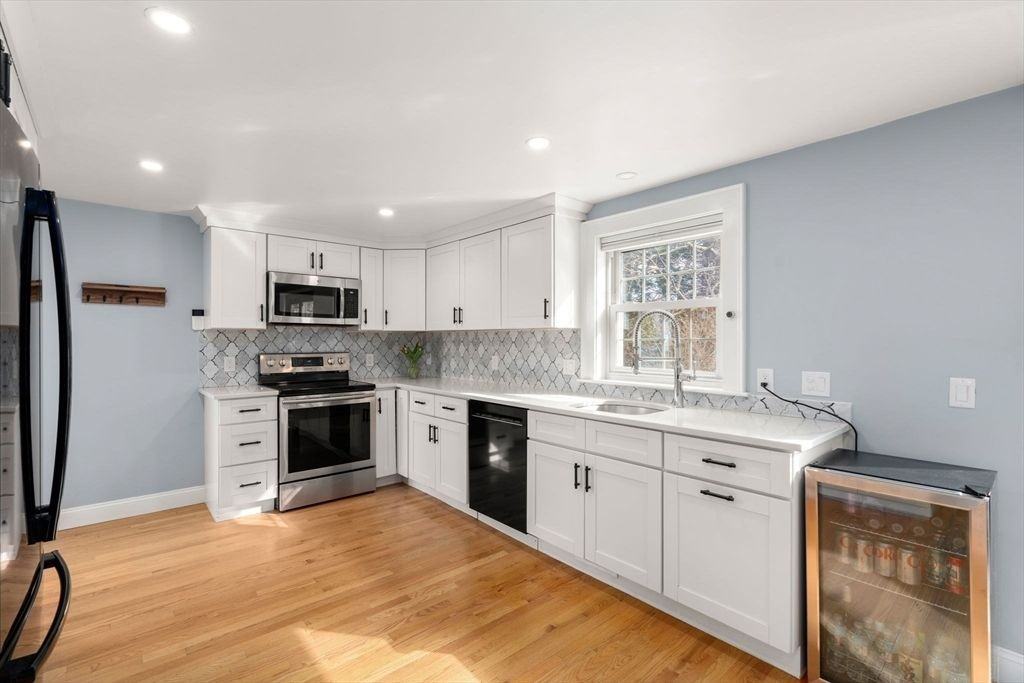 438 Mount Vernon St - Photo 3 of 22