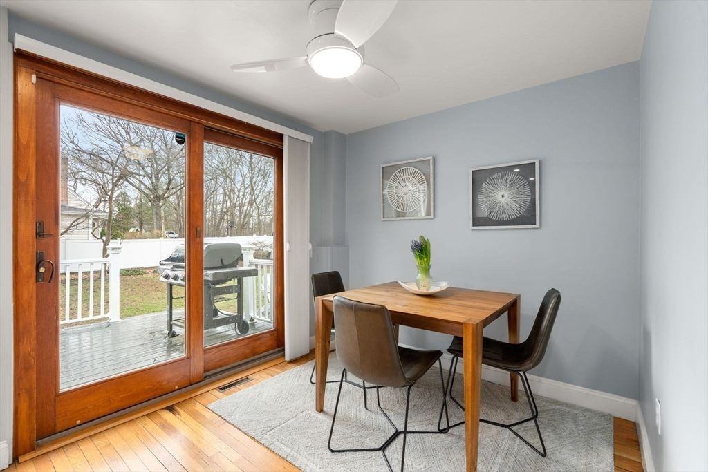 438 Mount Vernon St - Photo 4 of 22