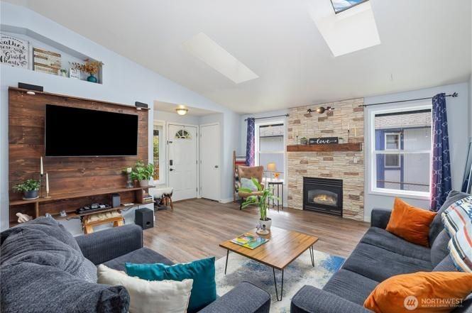 177 132nd St E - Photo 6 of 20
