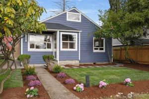featured image of 704 N 104th St