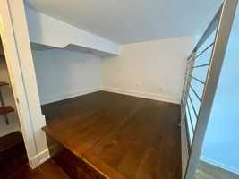 featured image of 390 Lorimer St