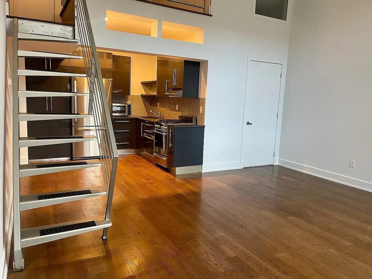 390 Lorimer St - Photo 7 of 8