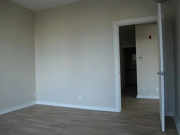 944 Dorchester Ave - Photo 2 of 9