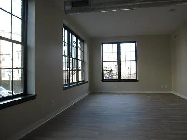 944 Dorchester Ave - Photo 3 of 9