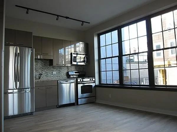 944 Dorchester Ave - Photo 4 of 9