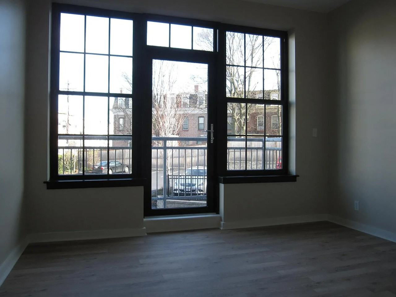944 Dorchester Ave - Photo 7 of 9