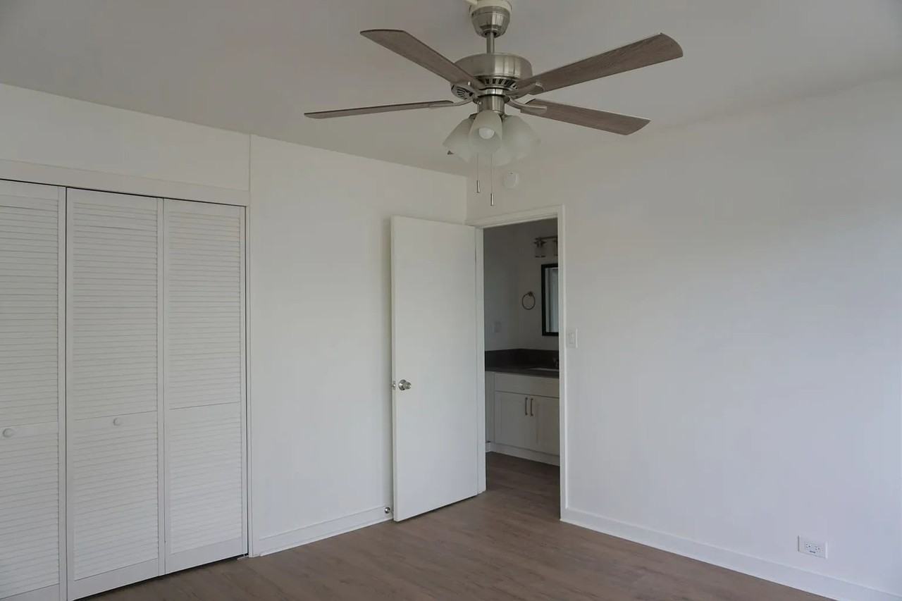 2328 Seaview Ave - Photo 2 of 6