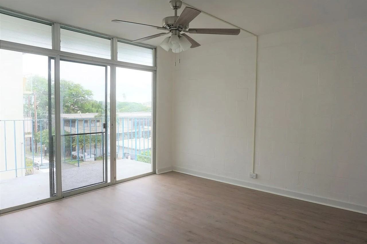 2328 Seaview Ave - Photo 3 of 6