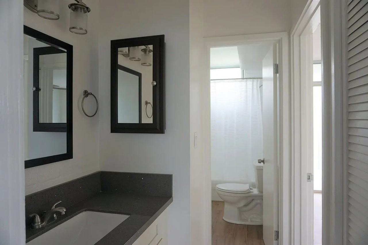 2328 Seaview Ave - Photo 4 of 6