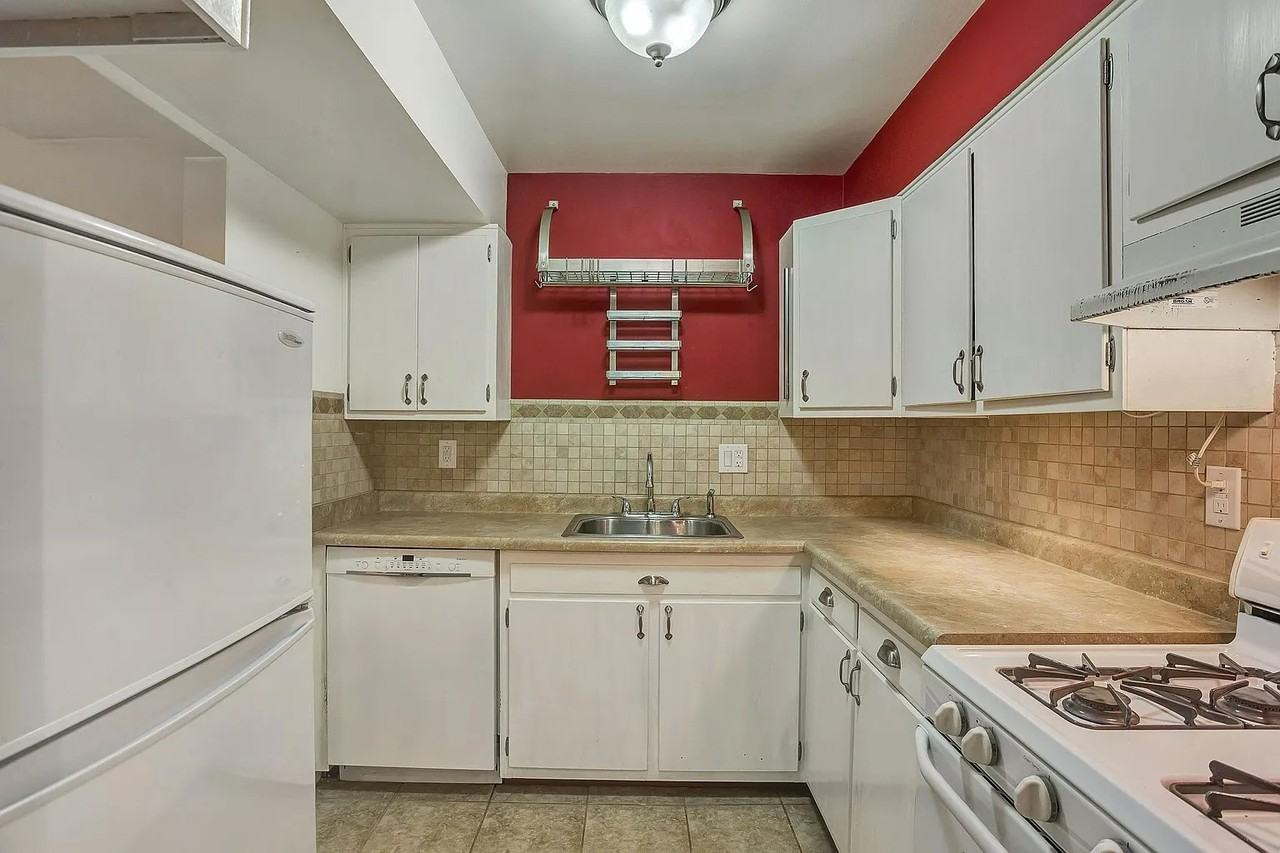 251 S St - Photo 5 of 10