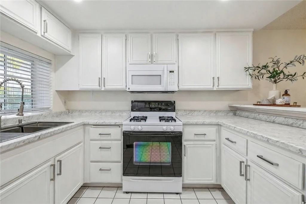 1418 Brett Pl - Photo 2 of 18