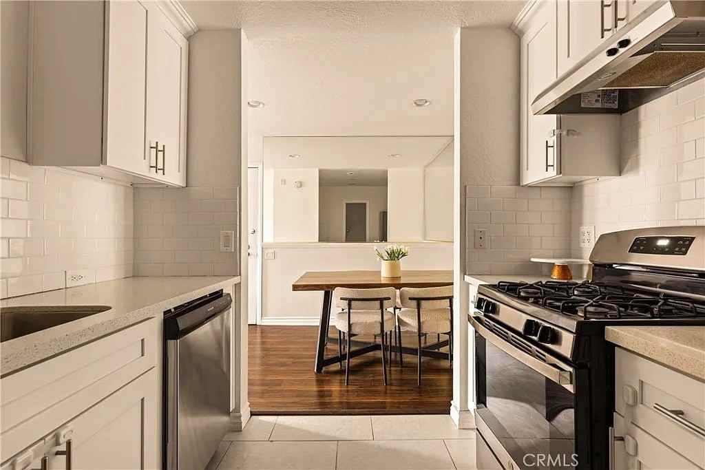 365 Burchett St - Photo 4 of 14