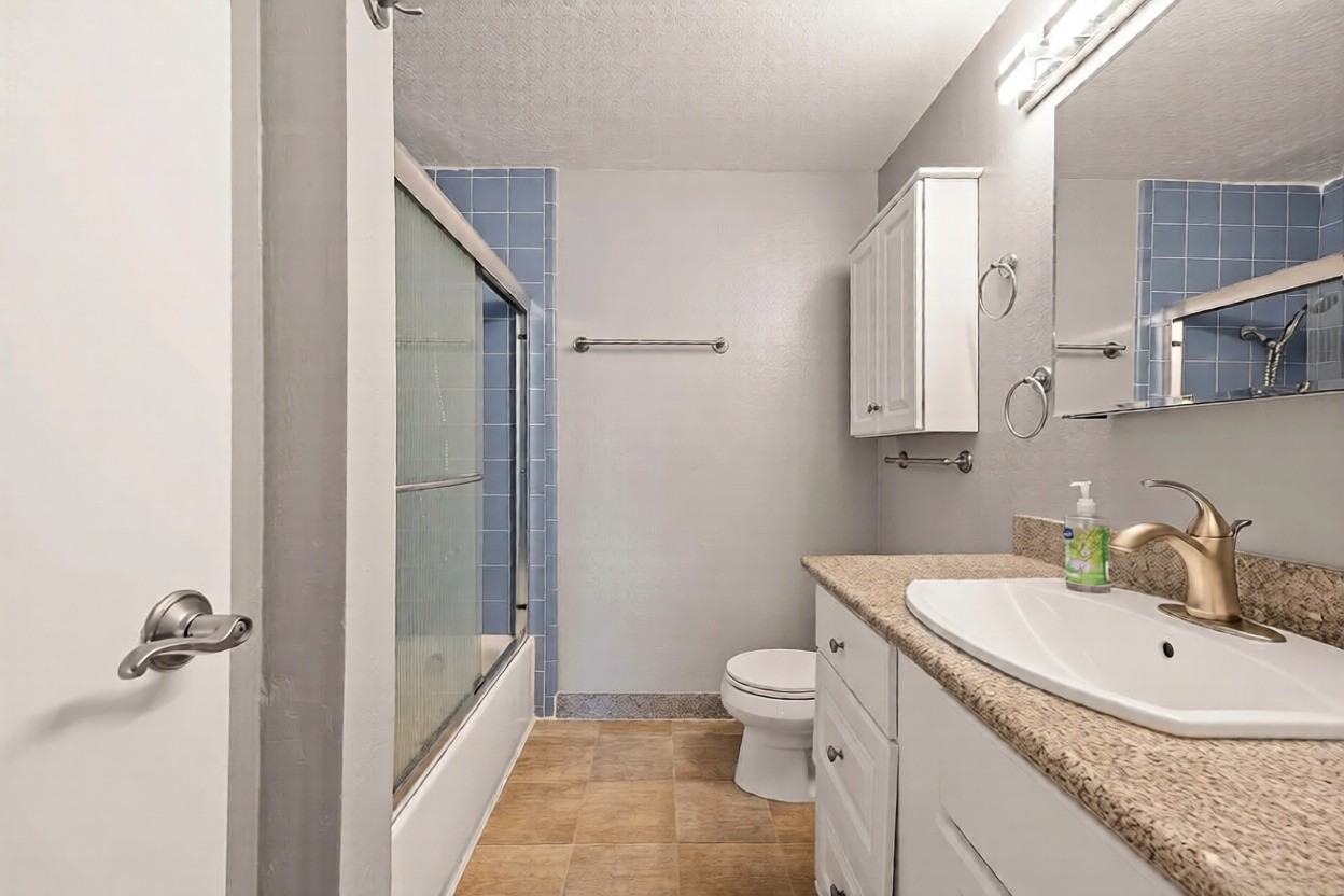 1458 Hudson St - Photo 7 of 11