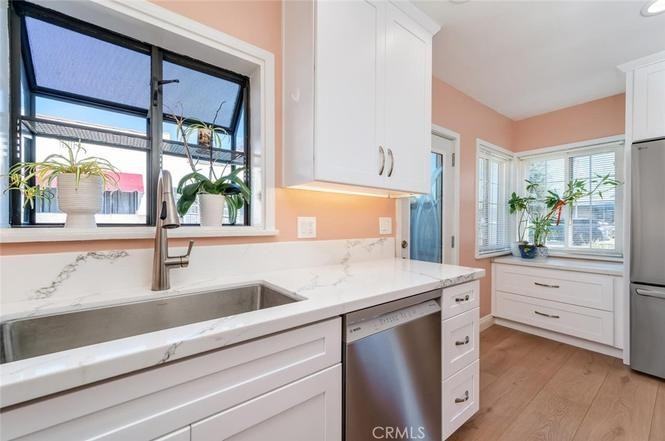 246 S Bush St - Photo 6 of 27