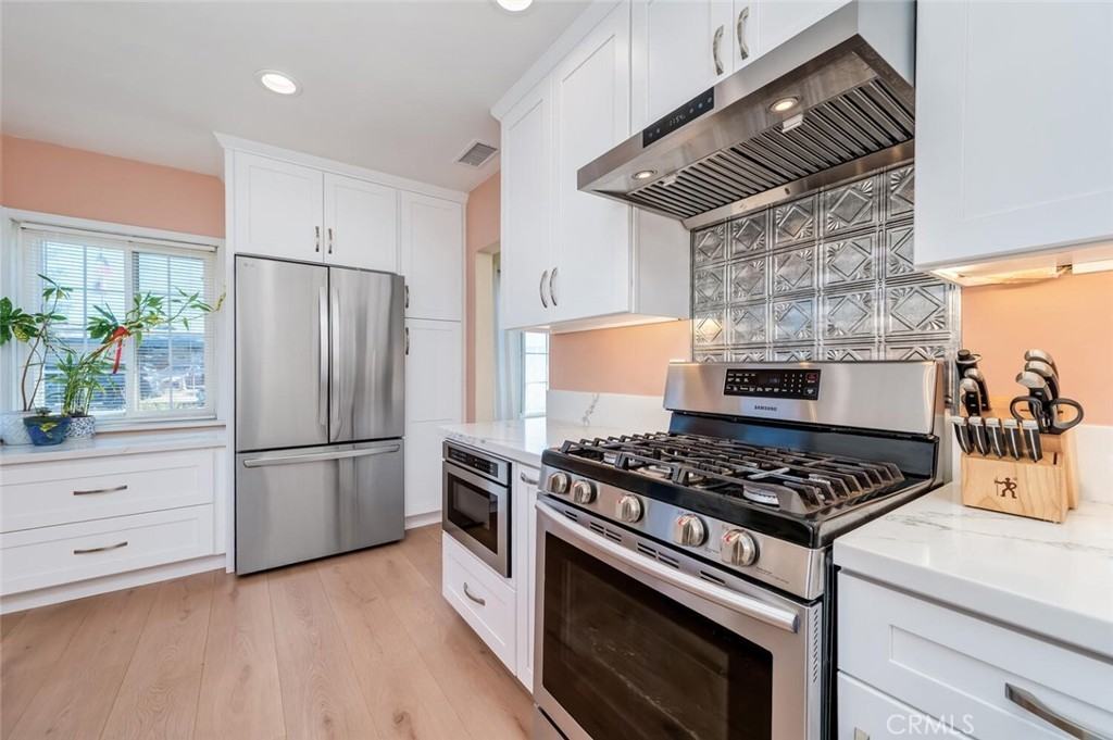 246 S Bush St - Photo 7 of 27