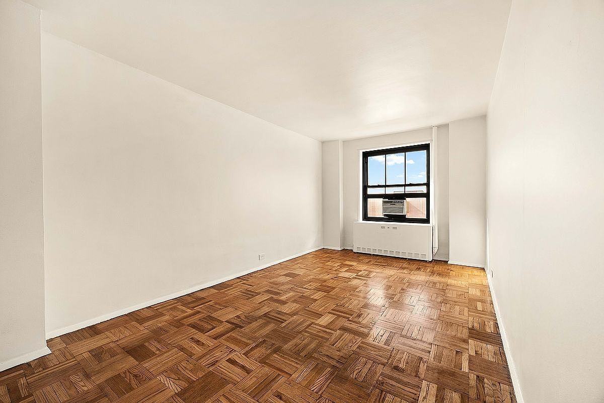 345 Clinton Ave #14D - Photo 5 of 9