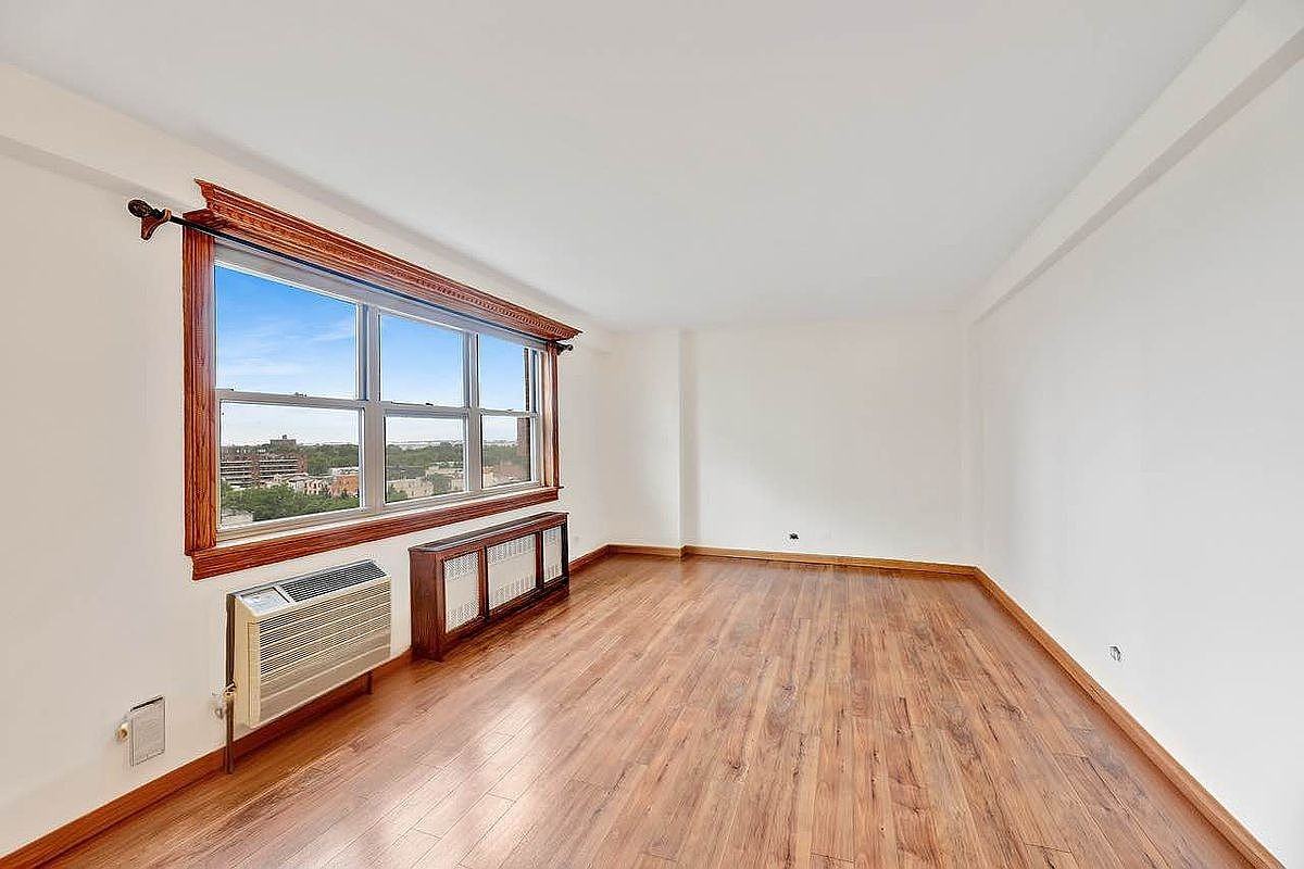 2483 W 16th St - Photo 3 of 12