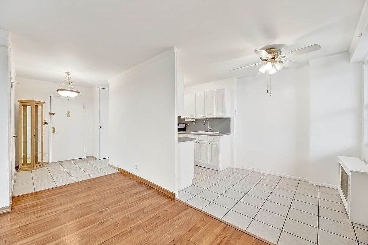 2483 W 16th St - Photo 4 of 12