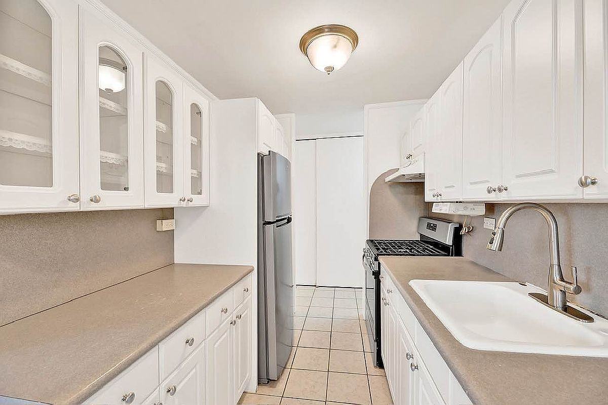 2483 W 16th St - Photo 5 of 12