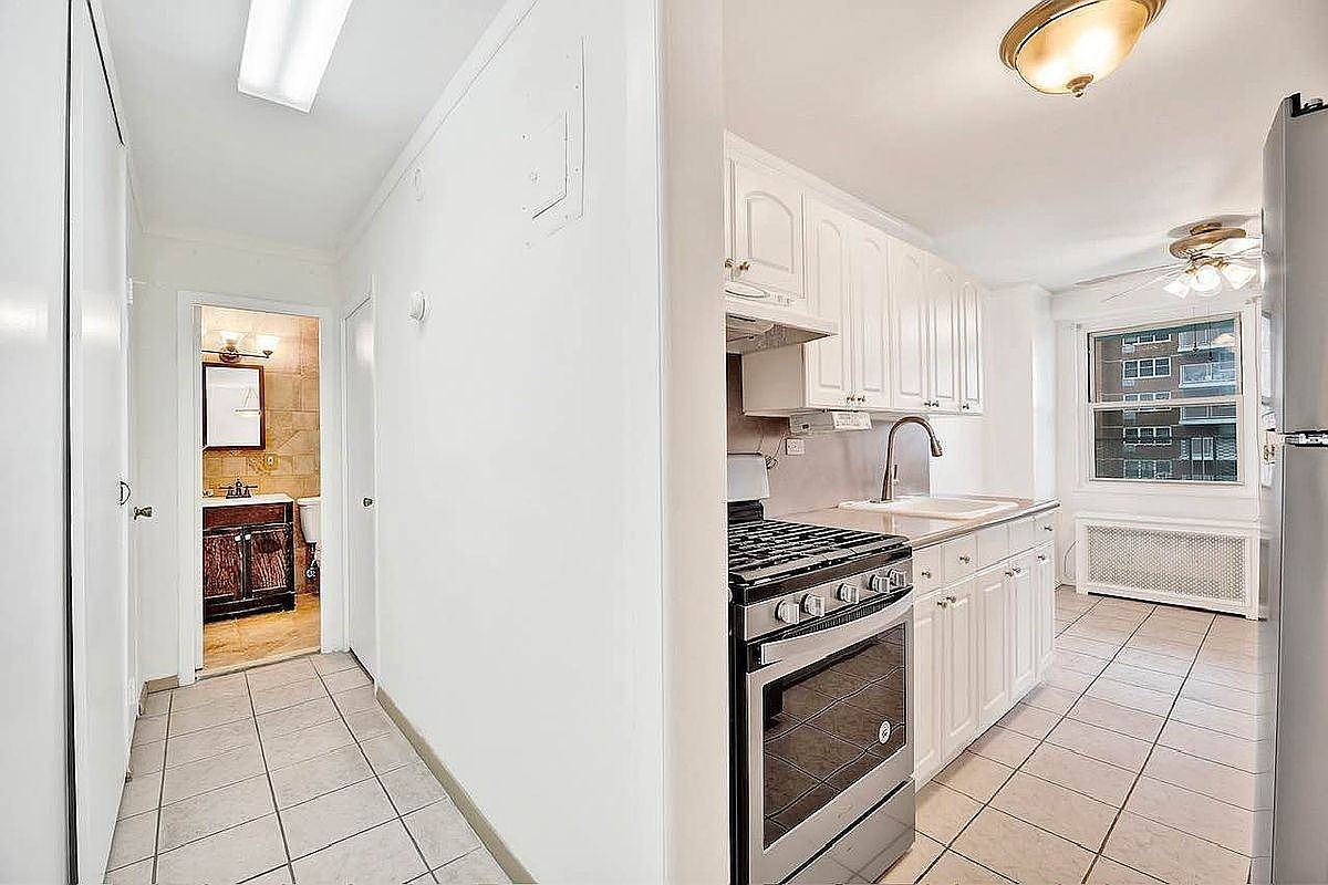 2483 W 16th St - Photo 7 of 12