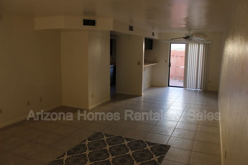 621 S Kacee Ave - Photo 4 of 10