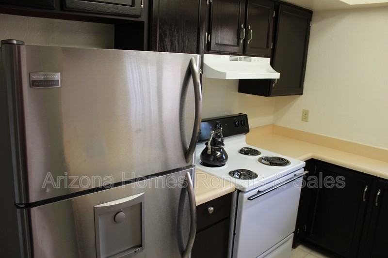 621 S Kacee Ave - Photo 6 of 10
