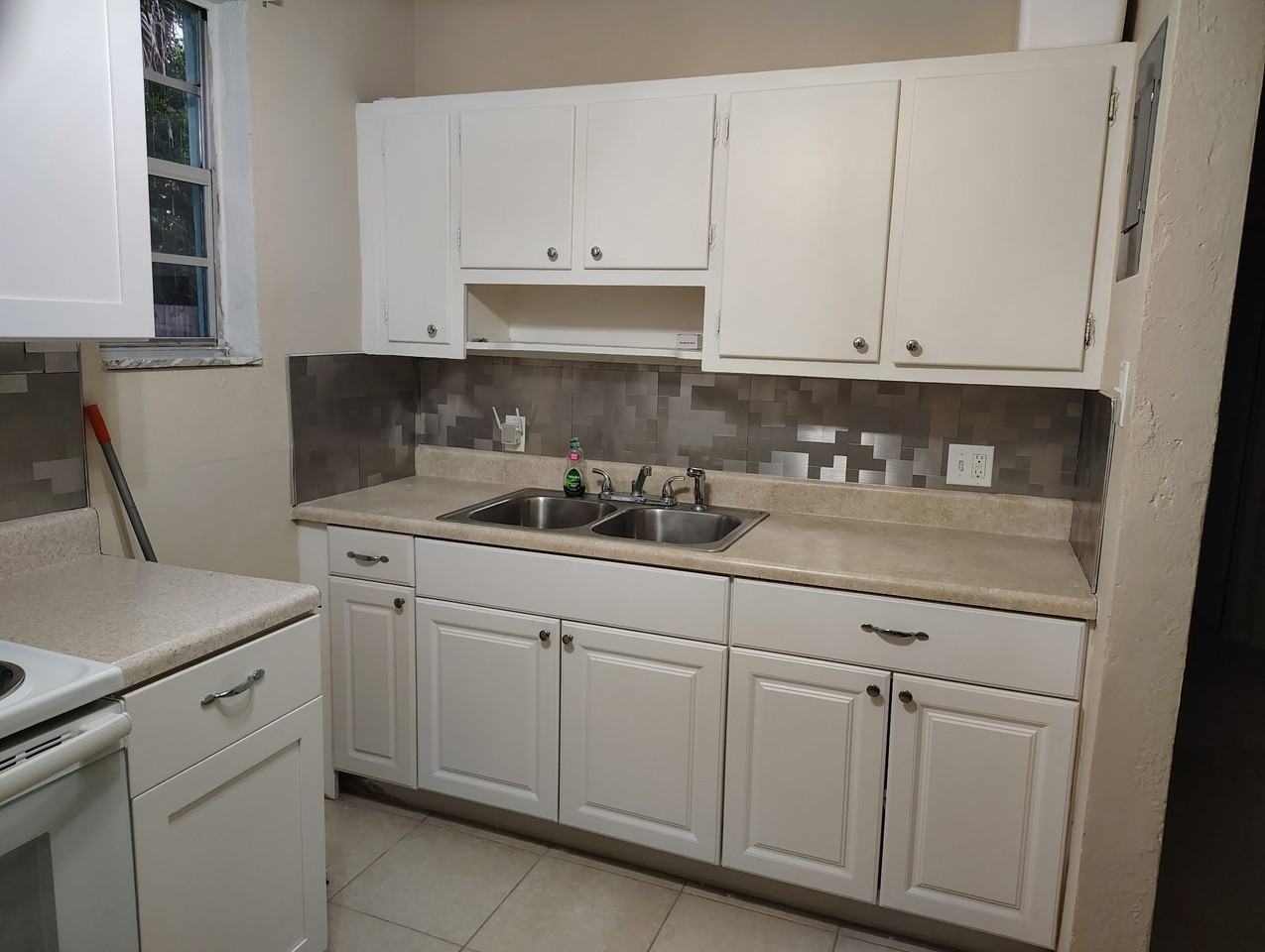 2323 Nw 13th St #NA - Photo 4 of 5