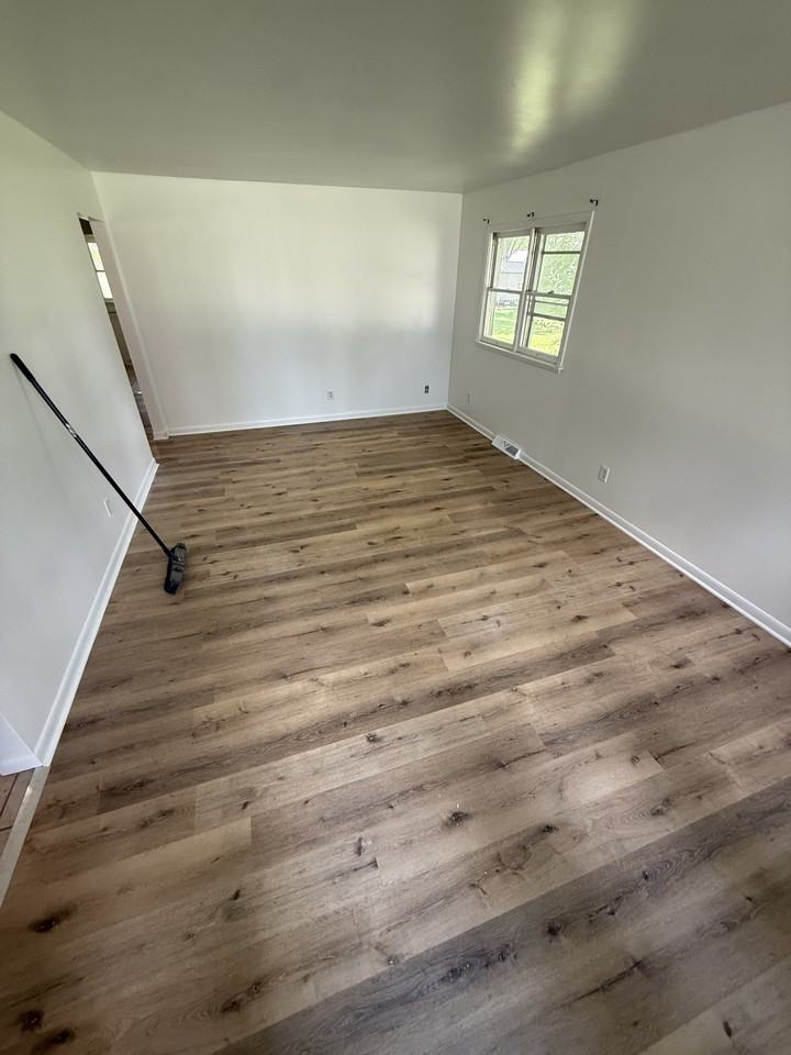 204 E 5th St #204 - Photo 2 of 6