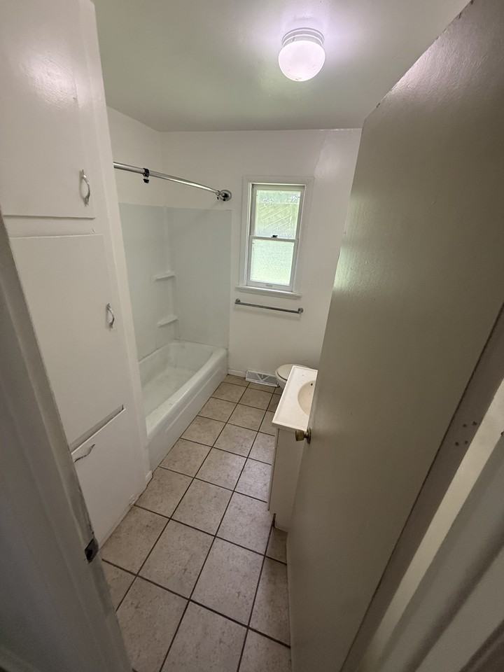 204 E 5th St #204 - Photo 5 of 6
