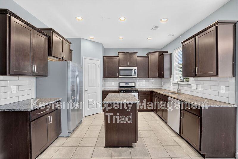 504 Eagles Way - Photo 2 of 47
