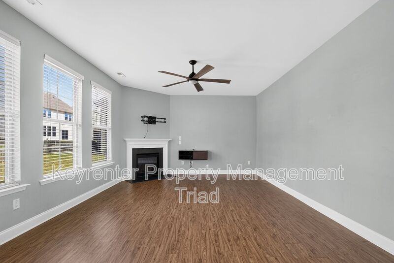 504 Eagles Way - Photo 4 of 47
