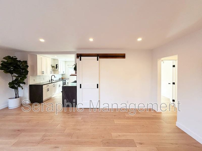 425 15th St #D - Photo 3 of 8