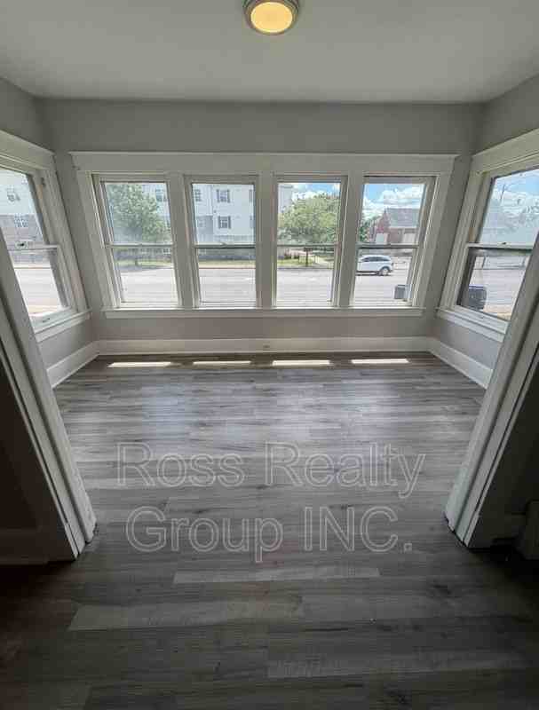 2752 Monroe St - Photo 2 of 8