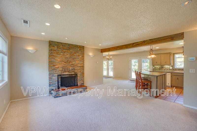 12014 Ne 16th St - Photo 4 of 40