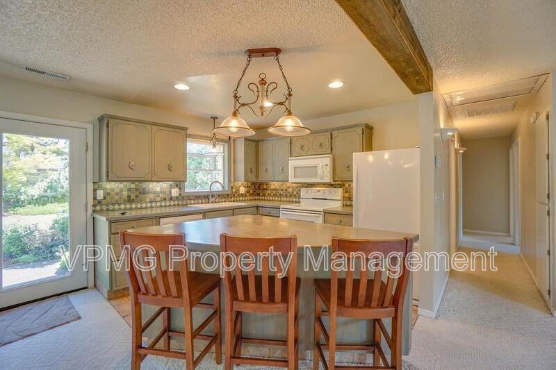 12014 Ne 16th St - Photo 7 of 40