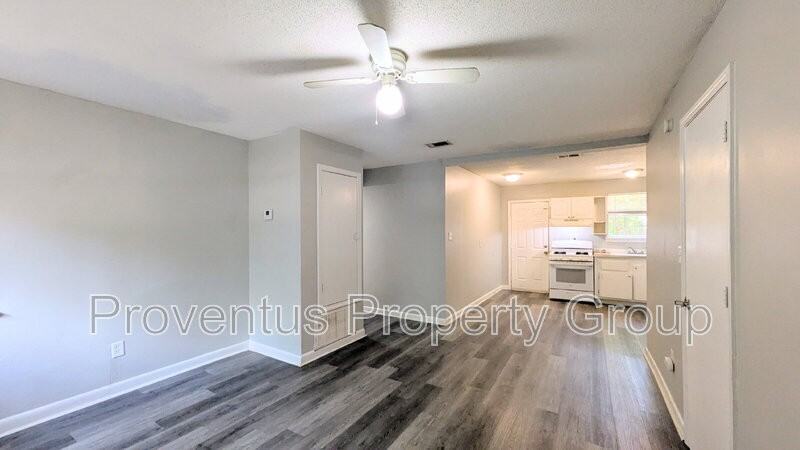 4527 Versailles Dr - Photo 5 of 30