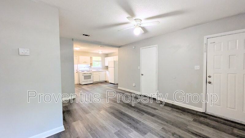 4527 Versailles Dr - Photo 6 of 30