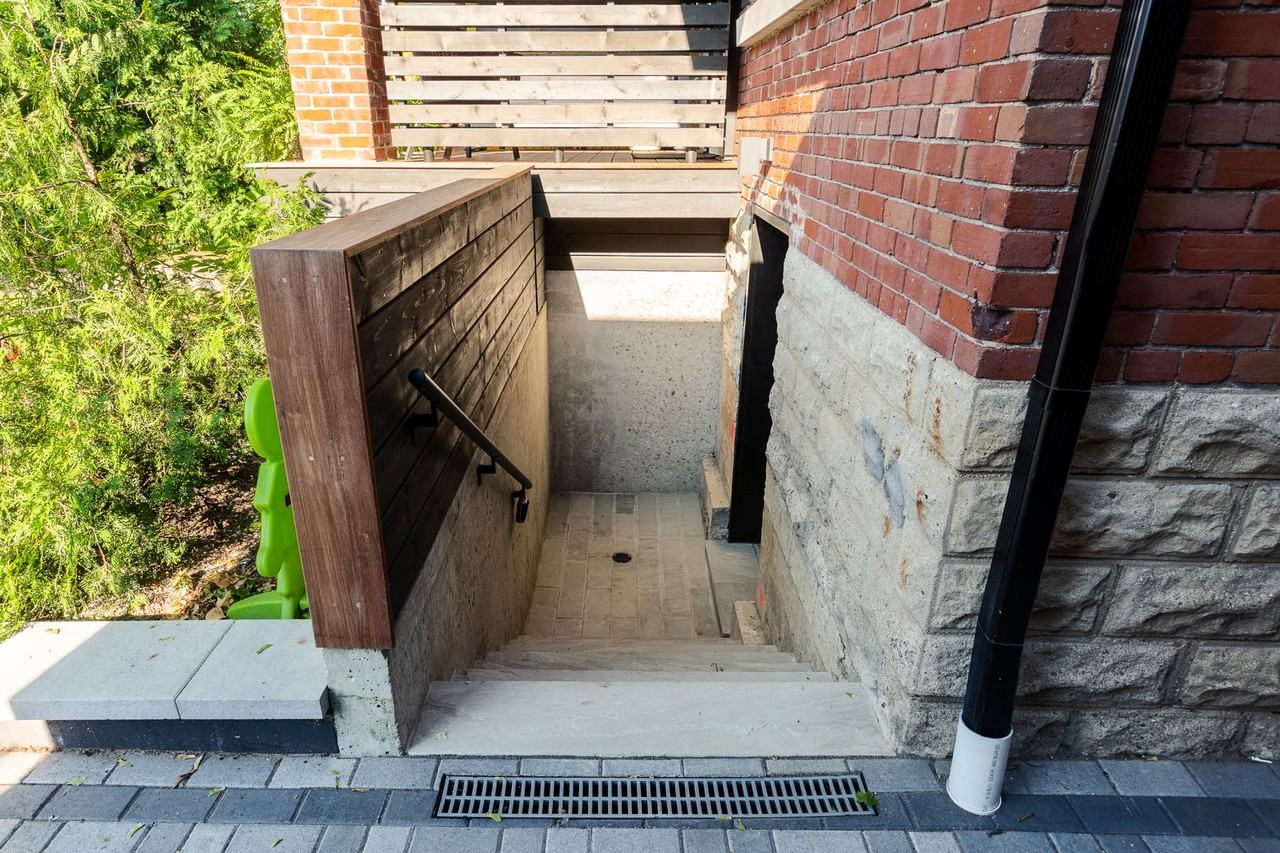 1 Ostend Avenue - Photo 2 of 27