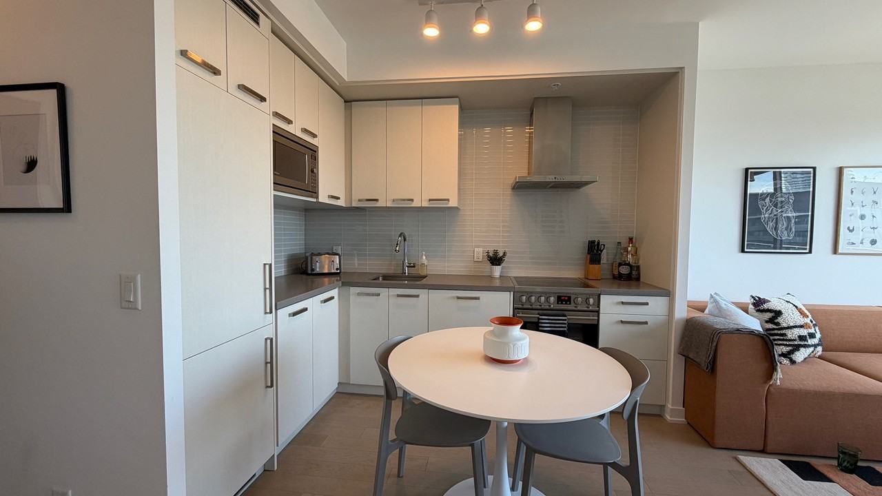 120 Bayview Ave - Photo 2 of 21