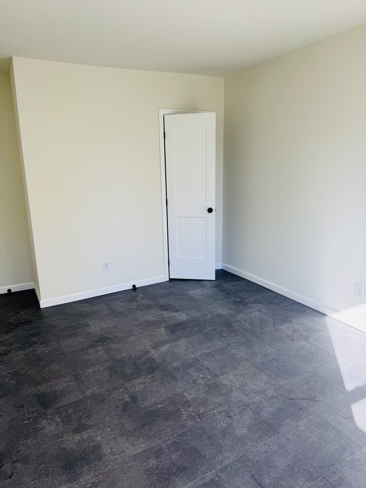 131 Pleasant Avenue - Photo 4 of 7