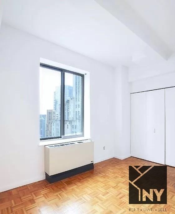 45 William St #2218 - Photo 3 of 4