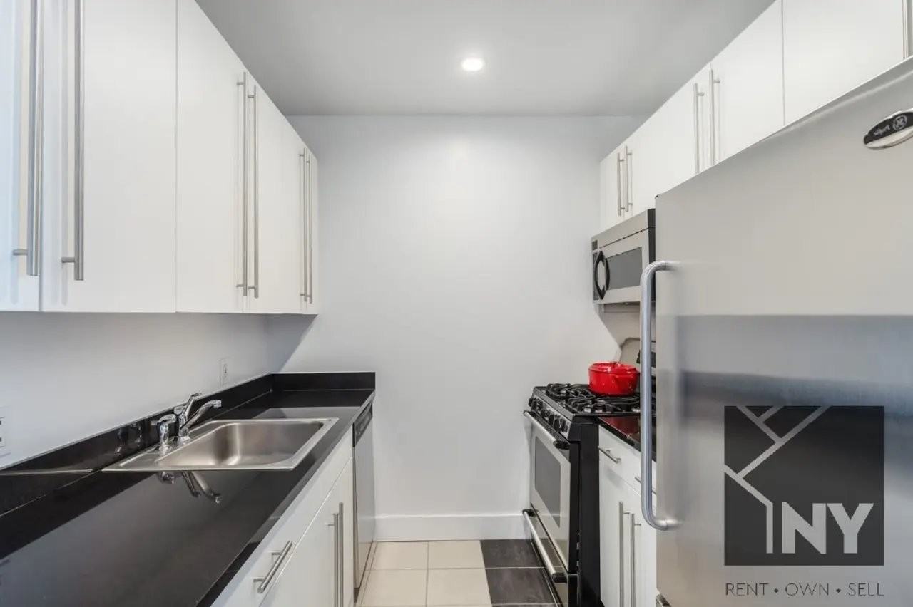 53 W Broadway #20D - Photo 3 of 7