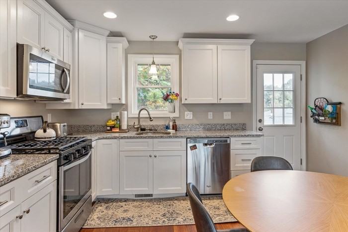 38 Perham St - Photo 4 of 16