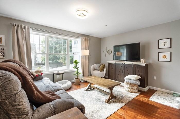 38 Perham St - Photo 5 of 16