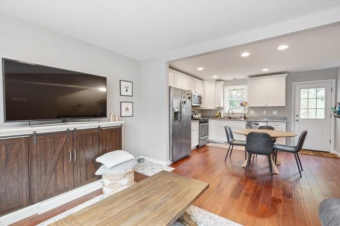 38 Perham St - Photo 7 of 16