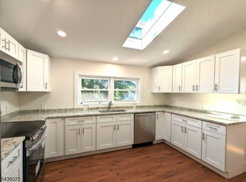 439 Victory Ave - Photo 2 of 22