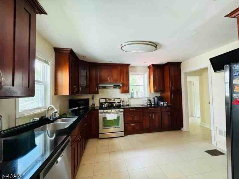 44 Greenwood Dr - Photo 5 of 20
