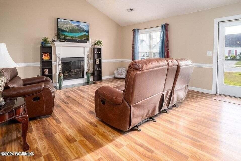 3724 Tifgreen Dr - Photo 3 of 6